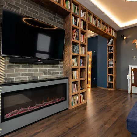 Emerald With Parking By Renters Varşova