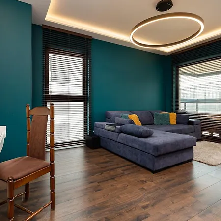 Emerald With Parking By Renters