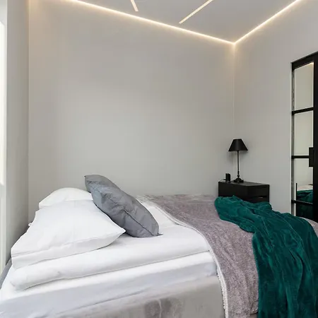 Apartment Emerald With Parking By Renters Warsaw