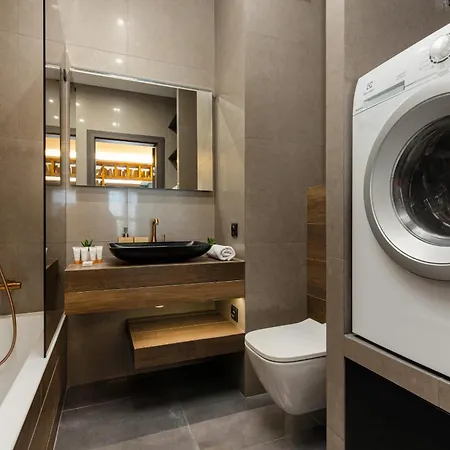 Emerald With Parking By Renters Apartman