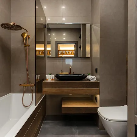 Emerald With Parking By Renters Varsó