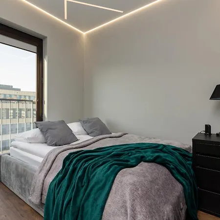 Emerald With Parking By Renters Apartman