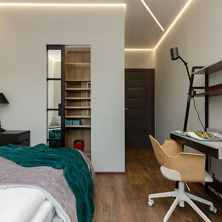 Emerald With Parking By Renters 아파트 *