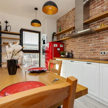 Emerald With Parking By Renters *