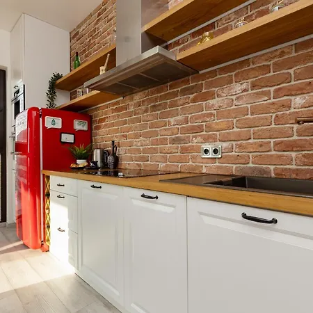 Emerald With Parking By Renters